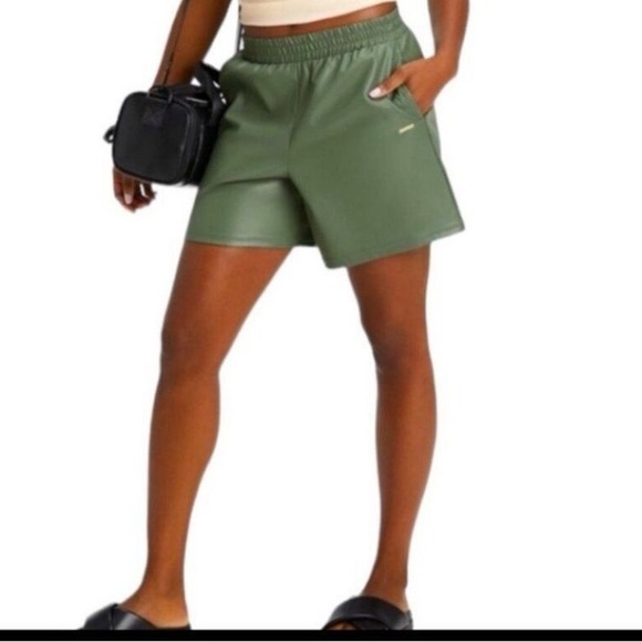 Fabletics Vegan Leather High Waist Green Stretch Athleisure Shorts  SZ Large NWT - Picture 10 of 10